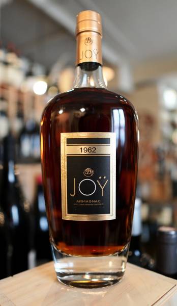 Cadeau unique : Les armagnacs millésimés, offrez l'Armagnac de son année de naissance